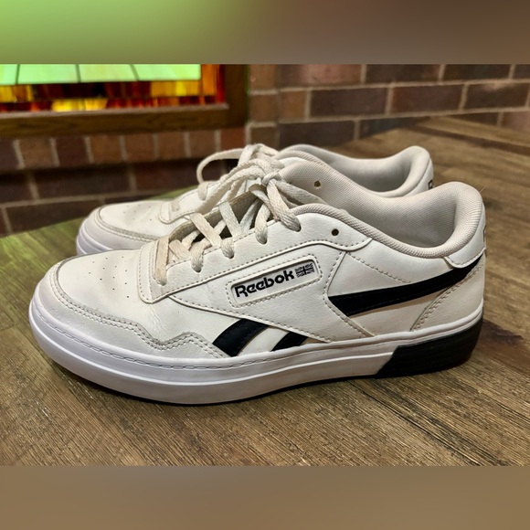 Ladies Reebok - size 7.5 - Picture 3 of 6